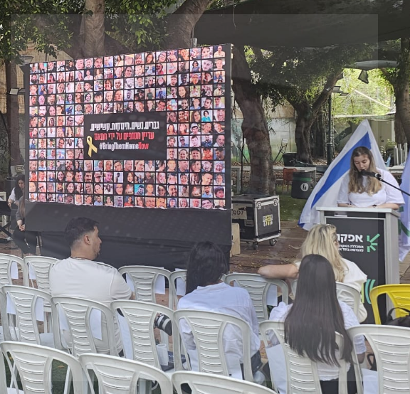 תמונת מוצר להשכרת מסך לד 3 על 2 לאירוע חייגו 052-632-6688⁩